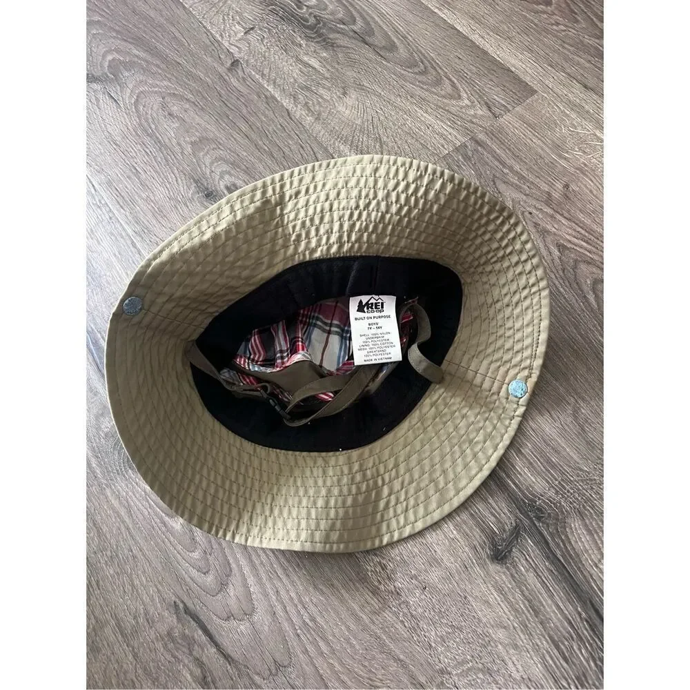 Rei Boy’s Bucklet hats size 7Y -14Y